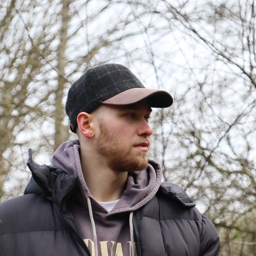 Casquette de baseball à carreaux avec visière en daim